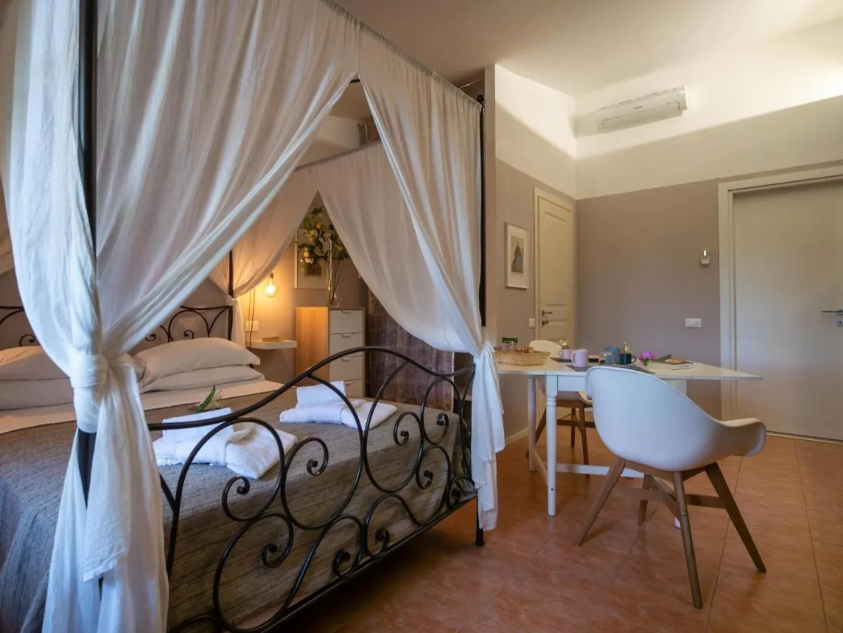 Locanda Dei Sette Limoni - Camere E Residence Vada Aparthotel