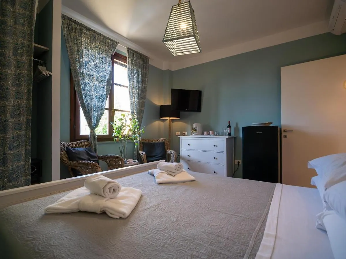 Locanda Dei Sette Limoni - Camere E Residence Vada Aparthotel