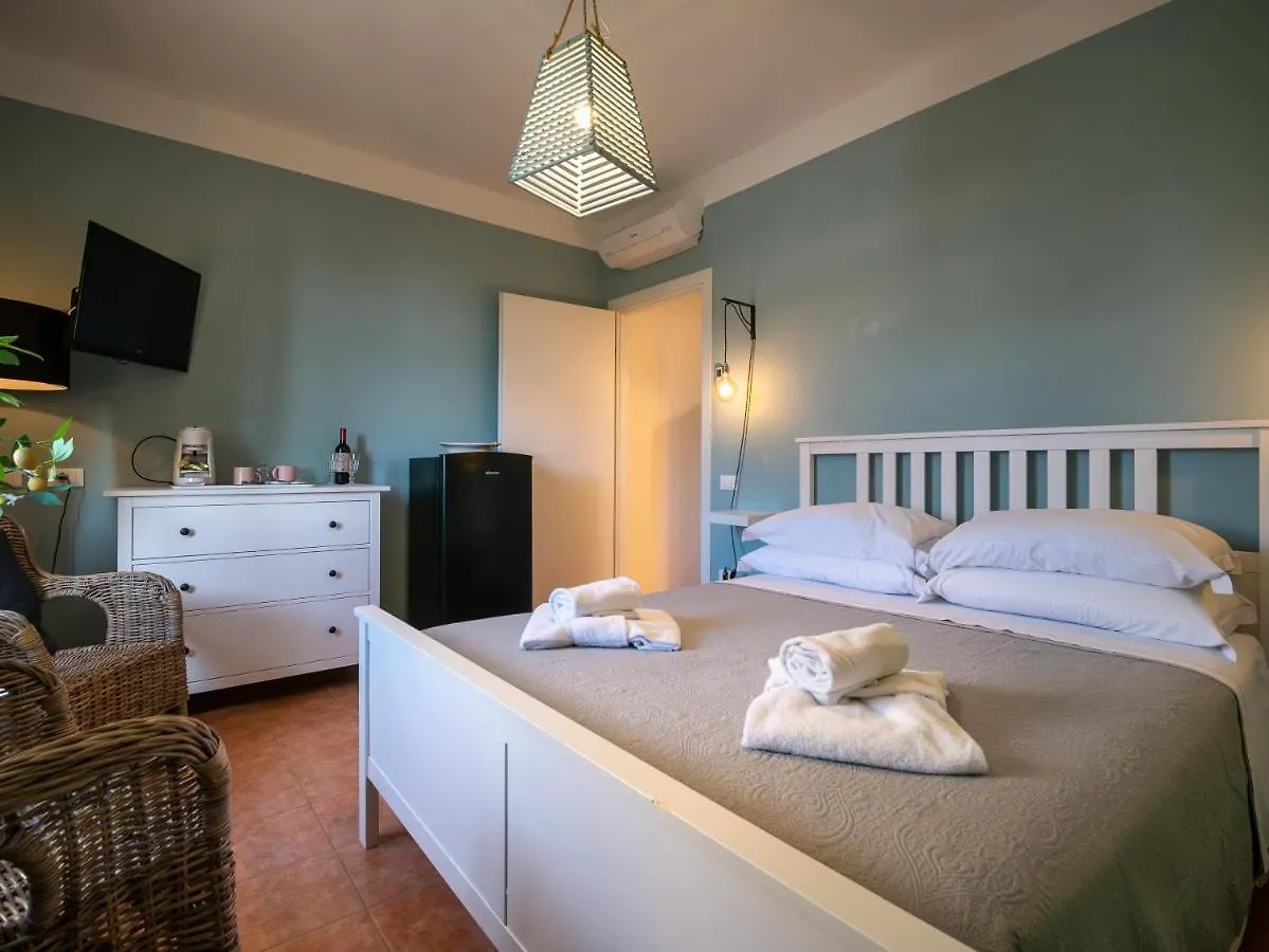Aparthotel Locanda Dei Sette Limoni - Camere E Residence Vada